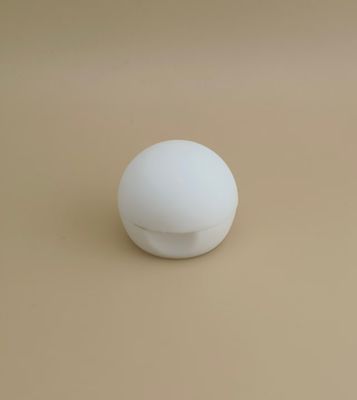 Kozmetik şişeler için beyaz plastik küçük pürüzsüz mat küresel kapağı