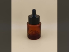 Yumuşak tasarımlı siyah küçük cam damlatıcı şişe.