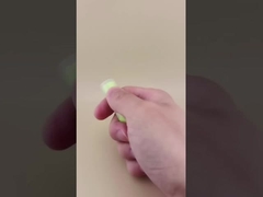 Yeşil küçük dudak balsamı paketleri