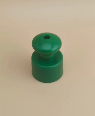 Kozmetik şişeleri için düğmeli yeşil plastik yumuşak kapağı