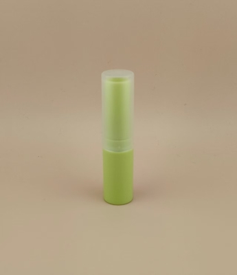 Yeşil küçük dudak balsamı paketleri
